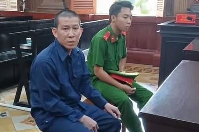 Giải quyết mâu thuẫn bằng dao, người suýt mất mạng, kẻ lãnh án 15 năm tù