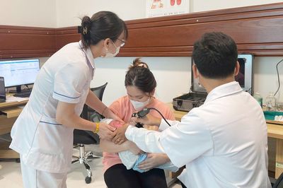 Trẻ dưới 6 tuổi được khám sức khỏe miễn phí