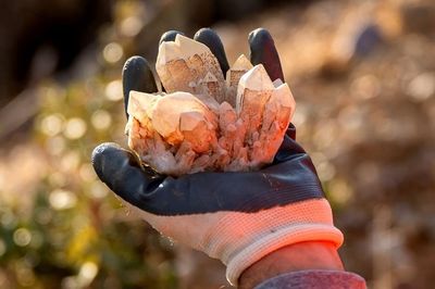 Đi tìm vàng giữa sa mạc, các nhà khoa học bất ngờ phát hiện vết sẹo thiên thạch hiếm nhất Trái Đất
