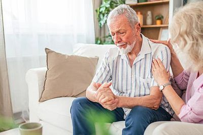 Nằm viện ở tuổi 71, tôi mới hiểu: Khi còn khỏe ai cũng quý, đến lúc ngã bệnh mới biết ai thật lòng