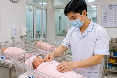 Nam giới có nên theo đuổi ngành Hộ sinh?