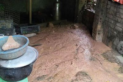 Nhiều địa phương thiệt hại nặng nề do mưa lớn và sạt lở, thủy điện Tuyên Quang đóng cửa xả đáy ứng phó