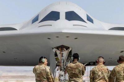 B-21 Raider chốt cấu hình '2 phi công', Mỹ từ bỏ phương án bay chỉ với một người