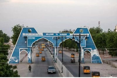 Phiến quân Nigeria học chế bom và 'độ' xe chiến đấu qua AI