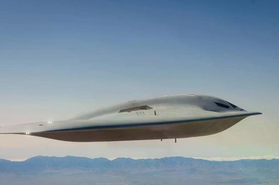 Bất ngờ lớn trước số lượng thành viên phi hành đoàn oanh tạc cơ B-21 Raider