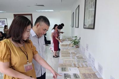 Sớm số hóa và chuẩn hóa các tài liệu lưu trữ