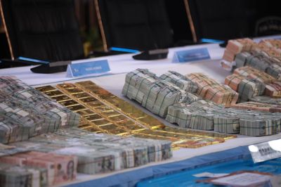 Phát hiện 7 vali chứa 74 kg vàng tại Jakarta