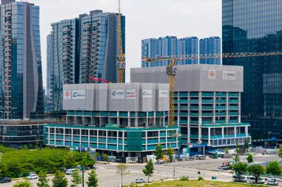 Nghịch lý căn hộ cũ giảm giá sâu, hàng mới mở bán vẫn đắt đỏ