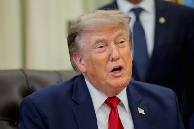 Ông Trump dọa tấn công pháo đài hạt nhân của Iran