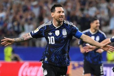Sự thật vụ Argentina đòi mặc áo sân khách trước Anh
