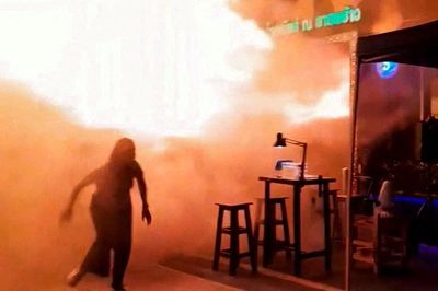 'Không còn lối thoát': Những lời kể ám ảnh từ quán bar cháy ở Bangkok
