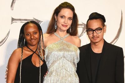 Thêm 2 người con thông báo bỏ họ Brad Pitt