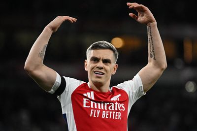 Trossard rời Arsenal