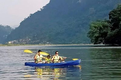 Xã Ba Bể lên tiếng về thông tin dừng dịch vụ du lịch trên hồ