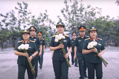 'Miền xa thẳm' - Khi tình yêu hóa thành tượng đài