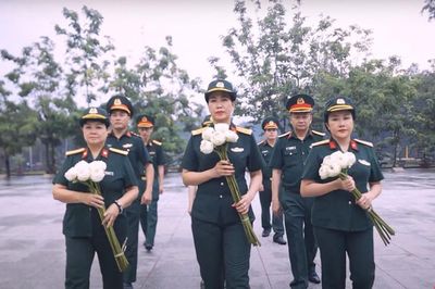 'Miền xa thẳm' - Khi tình yêu hóa thành tượng đài