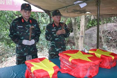 Tìm thấy 5 hài cốt liệt sĩ trong lòng Hang Đá Sập