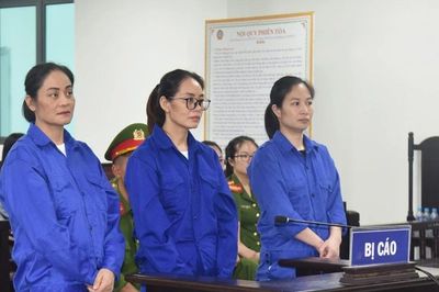 Vận chuyển vàng lậu qua biên giới, ba 'nữ quái' lĩnh 18 năm tù giam
