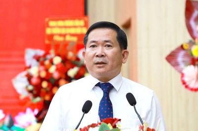 Trung tướng Đinh Văn Nơi giữ chức Phó Bí thư Tỉnh ủy An Giang