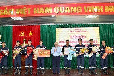 Khen thưởng 10 chiến sĩ Công an Hải Phòng hoàn thành nhiệm vụ trở về từ Venezuela