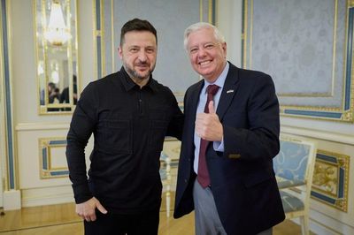 Ukraine hụt hẫng vì mất chỗ dựa quan trọng ngay cạnh Tổng thống Mỹ Trump