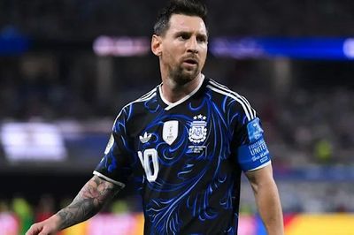 Vì sao Argentina xin FIFA được mặc trang phục phụ để đá bán kết với Anh?