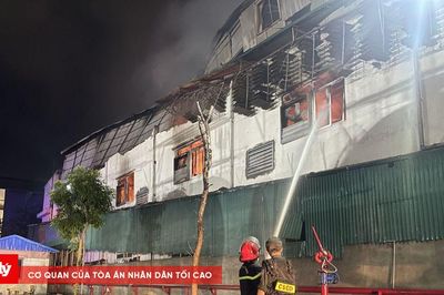 Xuyên đêm khống chế vụ cháy lớn tại công ty giày