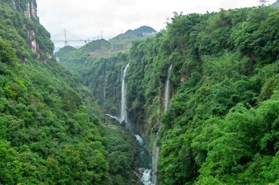'Vết nứt đẹp nhất Trái Đất' có hàng chục thác nước đổ xuống như dải lụa