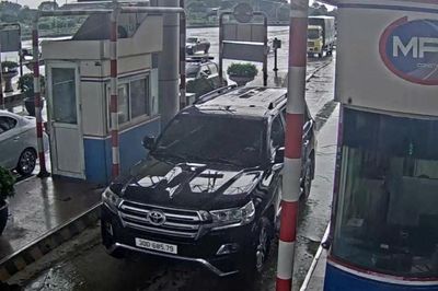 Chủ xe Land Cruiser phản bác nghi vấn gắn biển giả xe Lexus để sài chùa phí ETC