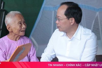 Bí thư Tỉnh ủy Hà Tĩnh tri ân gia đình chính sách, người có công