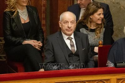 Hungary thông qua sửa đổi hiến pháp sâu rộng, chấm dứt nhiệm kỳ Tổng thống Tamás Sulyok