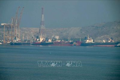 Xung đột Iran thúc đẩy UAE tìm lối thoát khỏi Hormuz