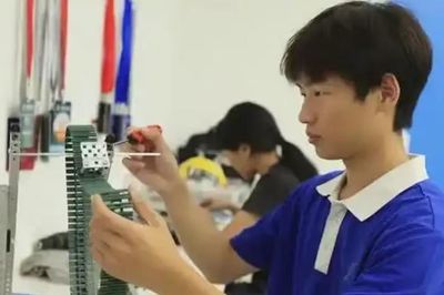 Nam sinh 19 tuổi vừa đi học, vừa điều hành công ty công nghệ