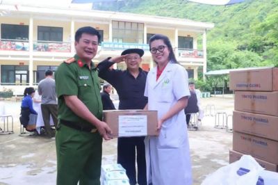 Khám chữa bệnh, cấp phát thuốc miễn phí và trao quà an sinh xã hội tại xã Cán Tỷ