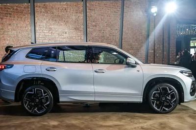 SUV 7 chỗ thiết kế cá tính, công suất 265 mã lực, giá hơn 1,2 tỷ đồng