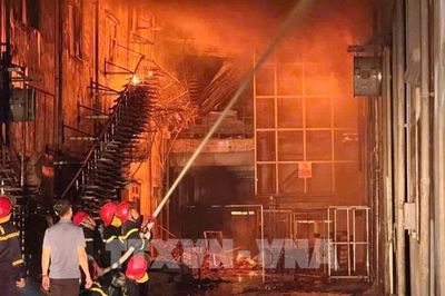 Thanh Hóa: Xuyên đêm dập tắt đám cháy tại khu Công nghiệp Tây Bắc Ga
