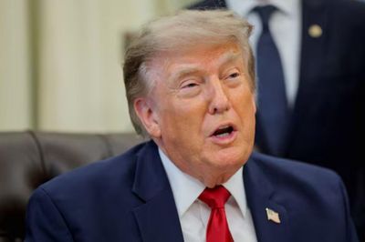 Cú sốc Hormuz: Ông Trump tung 'phí 20%' rồi bất ngờ quay xe