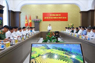 Thủ tướng làm việc với Ban Thường vụ Tỉnh ủy Lào Cai