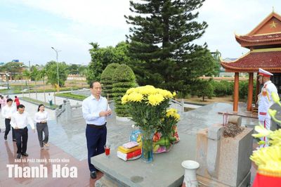 Phó Chủ tịch Thường trực HĐND tỉnh Lê Tiến Lam viếng các Anh hùng liệt sĩ; thăm, tặng quà gia đình chính sách
