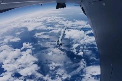 Thổ Nhĩ Kỳ lần đầu thử nghiệm thành công tên lửa siêu âm JET-230 trên UCAV