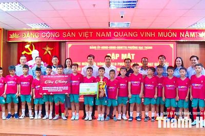 Phường Hạc Thành gặp mặt, chúc mừng đội bóng đá U10 vô địch Giải Bóng đá Nhi đồng Báo và Phát thanh, truyền hình Thanh Hóa