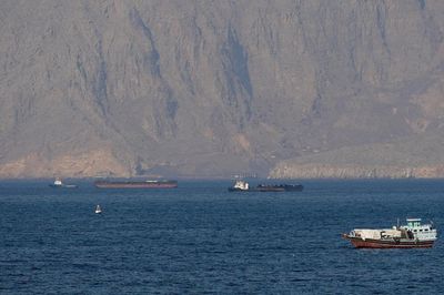Mỹ lại phong tỏa Iran, muốn thu phí 20% giá trị hàng hóa đi qua Hormuz