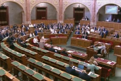 Hungary thông qua sửa đổi hiến pháp sâu rộng