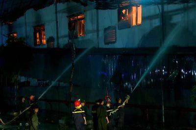 Xuyên đêm dập tắt đám cháy tại khu Công nghiệp Tây Bắc ga (Thanh Hóa)