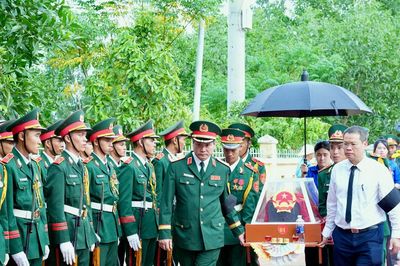 Truy điệu, an táng 5 hài cốt liệt sĩ được tìm thấy tại hang Đá Sập