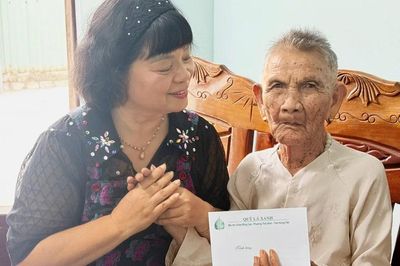Trao quà tri ân và tiền phụng dưỡng Mẹ Việt Nam anh hùng tại Gia Lai