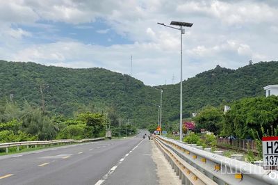 Lắp đặt hệ thống chiếu sáng trên đèo Cổ Mã