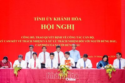 Ban Thường vụ Tỉnh ủy tổ chức Hội nghị ký cam kết về trách nhiệm và xử lý trách nhiệm đối với người đứng đầu, cấp phó của người đứng đầu