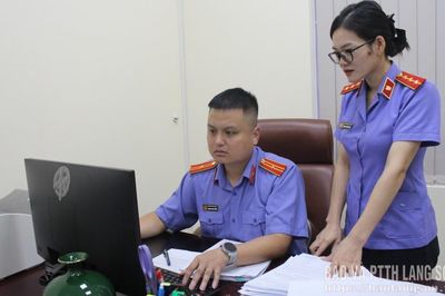 Anh kiểm sát viên làm theo lời Bác