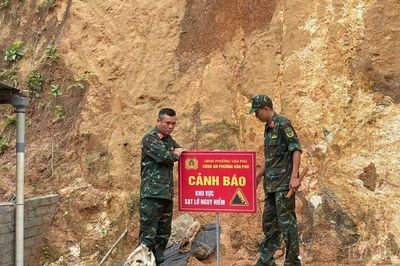 Phường Văn Phú cắm bổ sung 27 biển cảnh báo tại các điểm có nguy cơ sạt lở cao